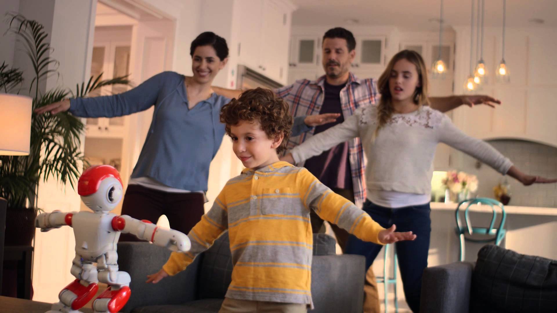 PEQUEÑO ROBOT CONTARA CUENTOS A TUS HIJOS Y TE ENSEÑARA YOGA