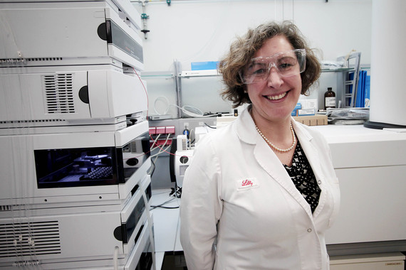 Marta Nuñez Piñeiro durante una visita reciente al centro de I+D de Lilly en Alcobendas (Madrid). / Olmo Calvo / Sinc