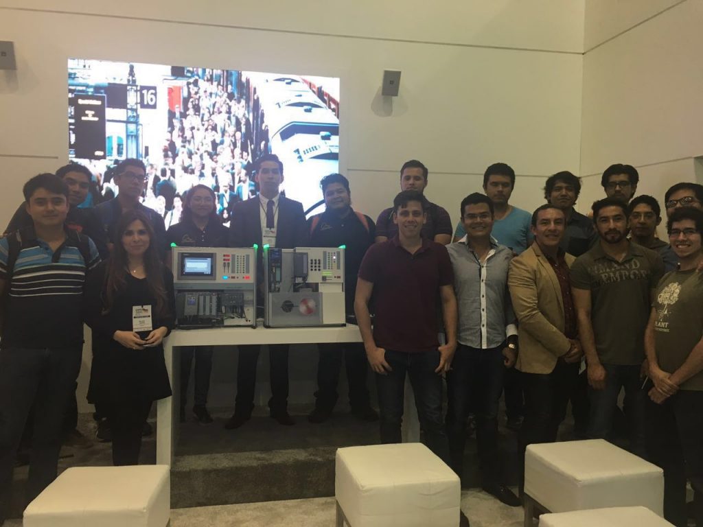 Alumnos de UPIITA