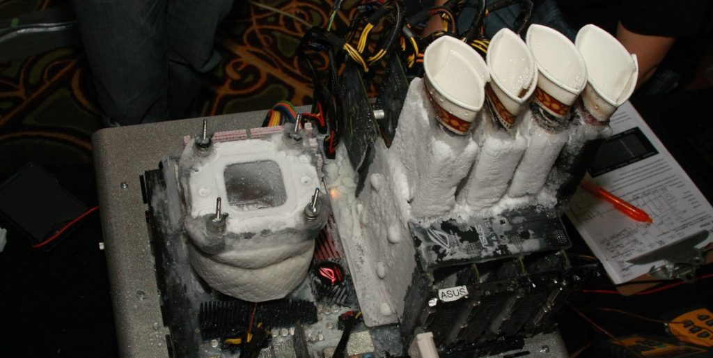 El LN2 extremo de Travis Janks rompió un récord mundial en overclocking.