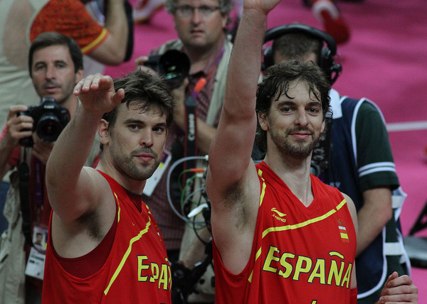 El jugador de baloncesto Pau Gasol ha expresado sus temores sobre la epidemia de zika en Brasil. En la foto, Pau con su hermano Marc en los Juegos Olímpicos de 2012 en Londres. / Imagen: Wikipedia