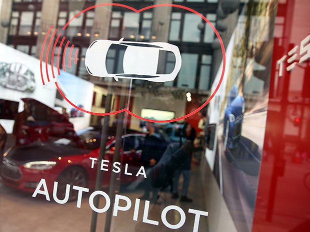 Accidente Fatal en vehículo-autónomo de Tesla nos recuerda que los Robóts no son perfectos
