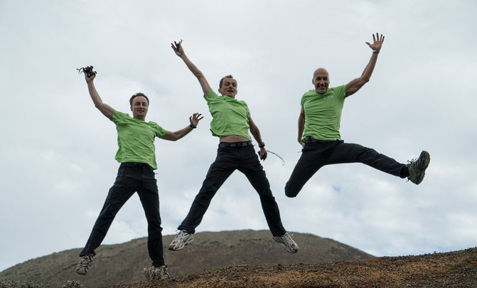 Los tres astronautas disfrutan de su experiencia ‘marciana’ en Lanzarote. / @ESA_CAVES