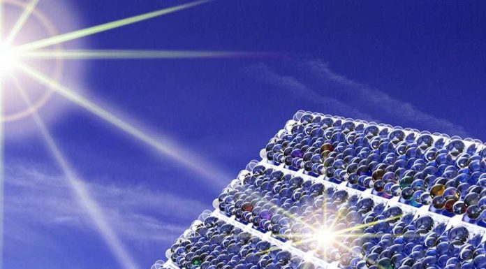 Diminutas perlas de vidrio sobre las células solares ayudan a atrapar un 20% más de energía solar