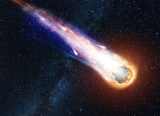 Captan increíble explosión de extraño meteorito en el cielo de Rusia