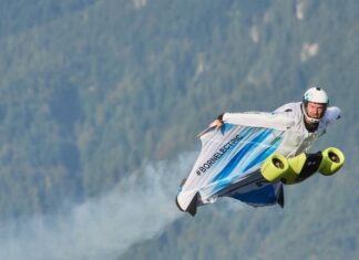 El nacimiento de un nuevo deporte extremo: el primer traje aéreo eléctrico del mundo