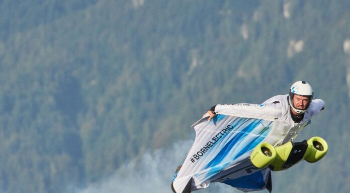 El nacimiento de un nuevo deporte extremo: el primer traje aéreo eléctrico del mundo