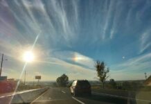¿Cómo se determinó la velocidad de la luz y del sonido?