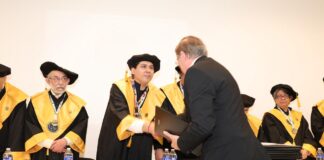 Doctor Gustavo Medina Tanco recibe el Premio Universal al Desarrollo Científico 2024.