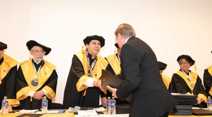 Doctor Gustavo Medina Tanco recibe el Premio Universal al Desarrollo Científico 2024.