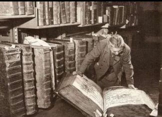 Los Libros Gigantes.