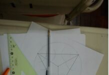 “De lo Simple a lo Complejo: El Triángulo en el Corazón de la Geometría”.