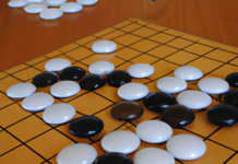 “AlphaGo y la Matemática Oculta: Cómo la IA Dominó el Juego de Go”.