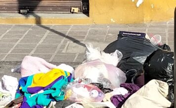 “La Contaminación Silenciosa: El Impacto de la Ropa Abandonada en las Calles”