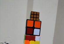 “Cubos, Cálculo y Coherencia: Filosofía de la Complejidad en Movimiento”.