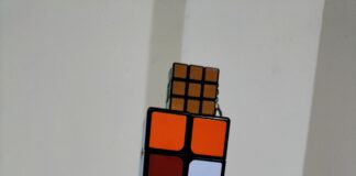 “Cubos, Cálculo y Coherencia: Filosofía de la Complejidad en Movimiento”.